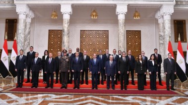 الرئيس برفقة الوزراء الجديد بعد أداء اليمين