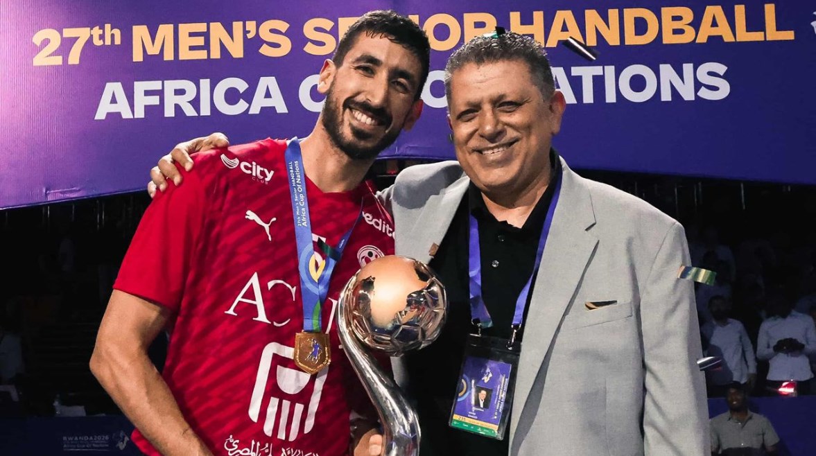 يحيى خالد مع خالد فتحي رئيس اتحاد اليد 