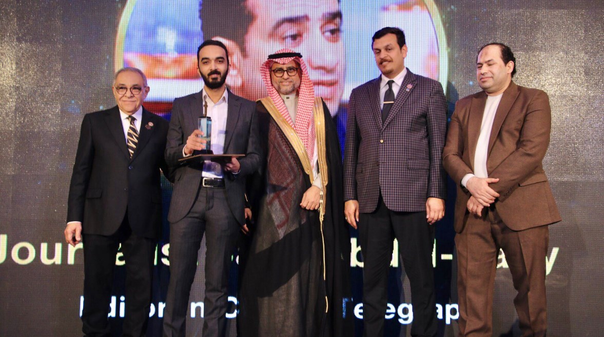 حسن راشد يتسلم جائزة Techno Time نيابة عن رئيس تحرير تليجراف مصر 