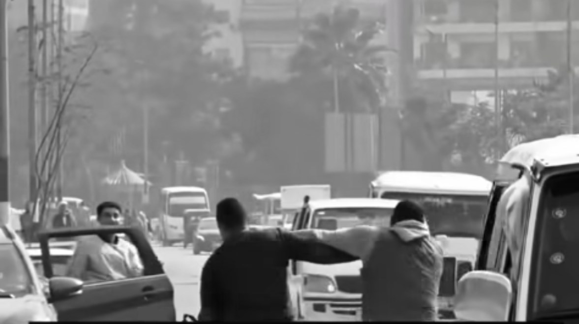 مشاجرة سائق وموظف