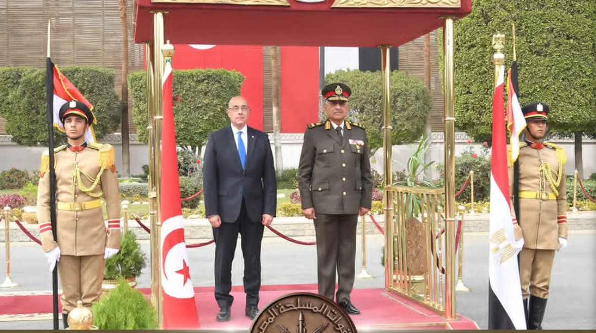 الفريق أول عبدالمجيد صقر يستقبل نظيره التونسي بالقاهرة