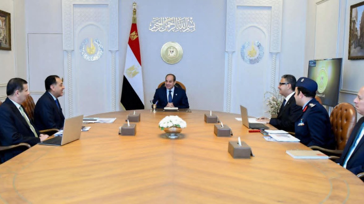 الرئيس عبدالفتاح السيسي خلال اجتماعه مع رئيس الحكومة ووزير التموين ورئيس جهاز "مستقبل مصر"
