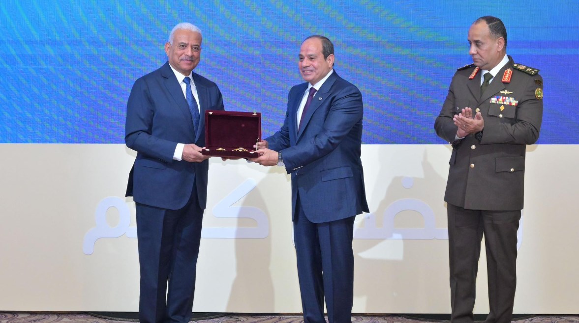 الرئيس السيسي ووزير الدفاع السابق