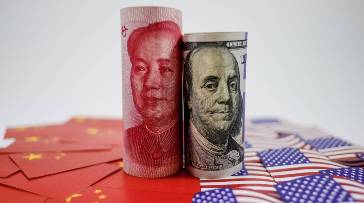 اليوان والدولار