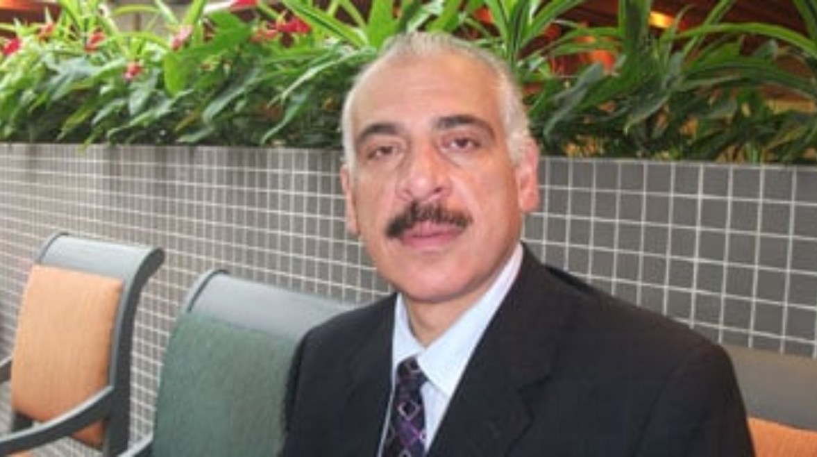 الدكتور عمرو قنديل