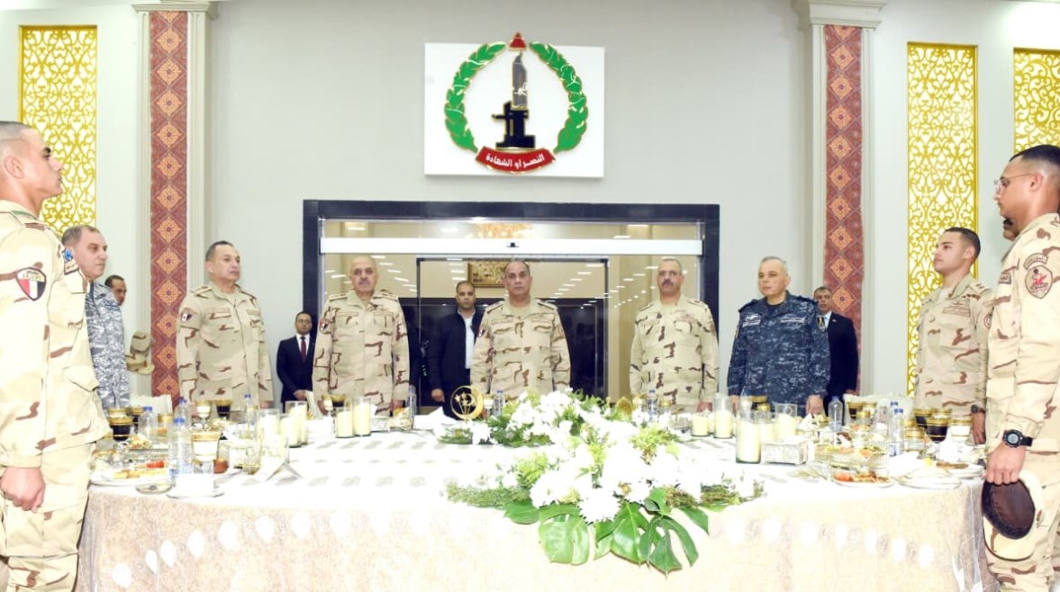 وزير الدفاع والانتاج الحربي