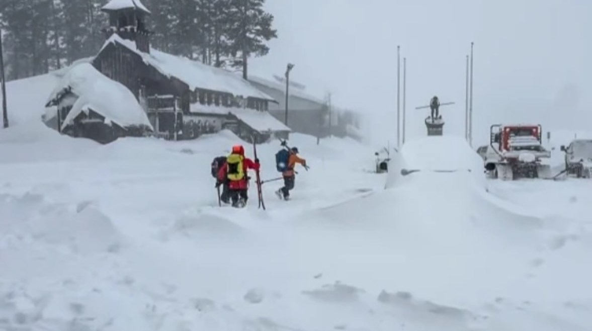 عواصف ثلجية في كاليفورنيا 