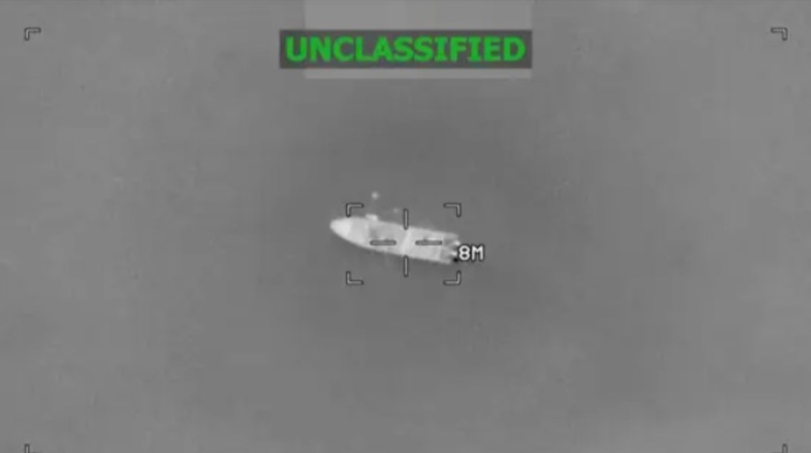 صورة نشرها الجيش الأمريكي لقارب يزعم تورطه في تهريب المخدرات