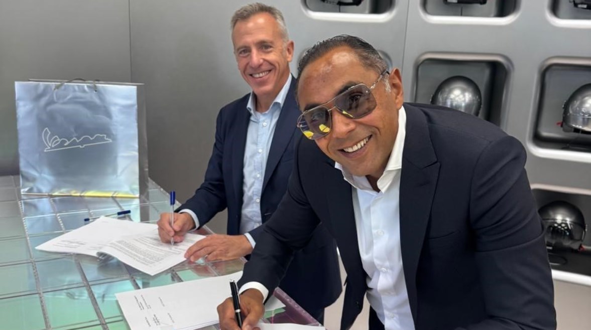 المهندس محمد أبو غالي خلال توقيع الاتفاق 