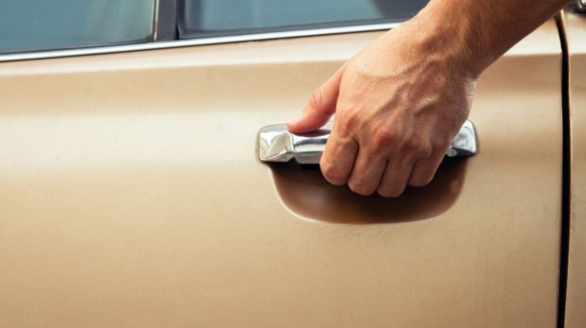 مقابض أبواب السيارات ــ تعبيرية 