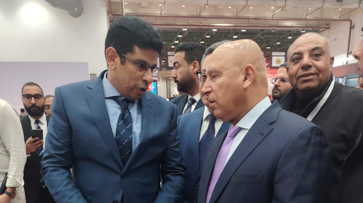 كامل الوزير يستمع لمحمد فرج رئيس شركة كايي موتورز إيجيبت 