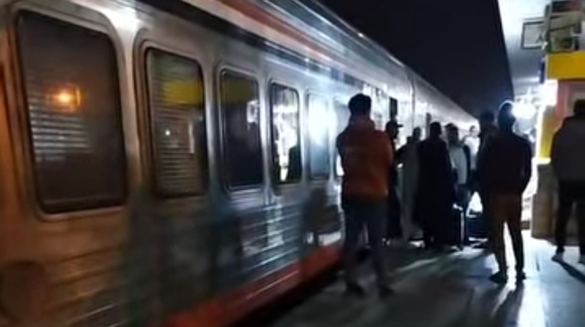 عطل فني يوقف قطار "القاهرة - أسوان" بمحطة المنيا