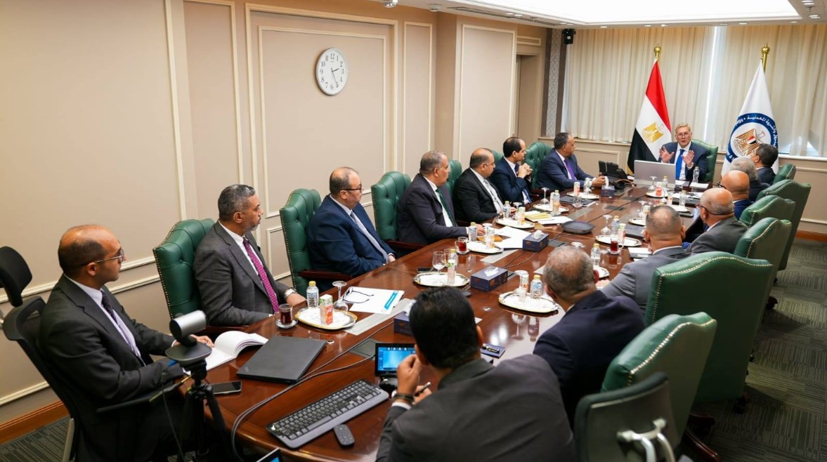 اجتماع وزير البترول مع عدد من مسؤولي شركات البترول العالمية العاملة في مصر
