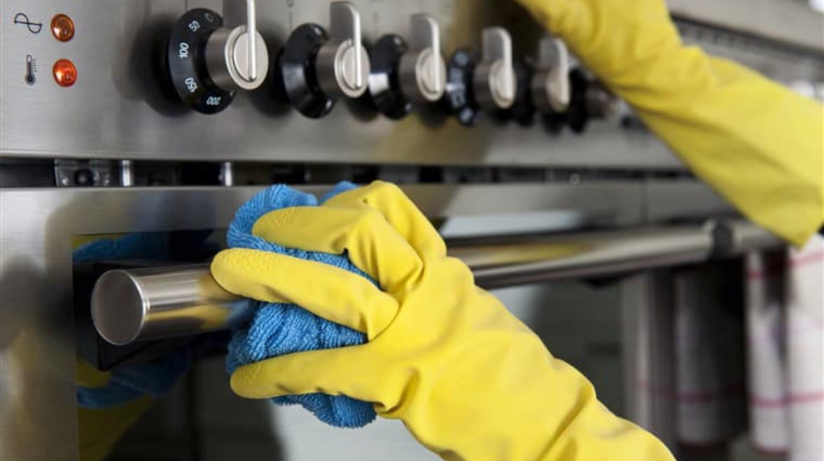 تنظيف الأجهزة الكهربائية