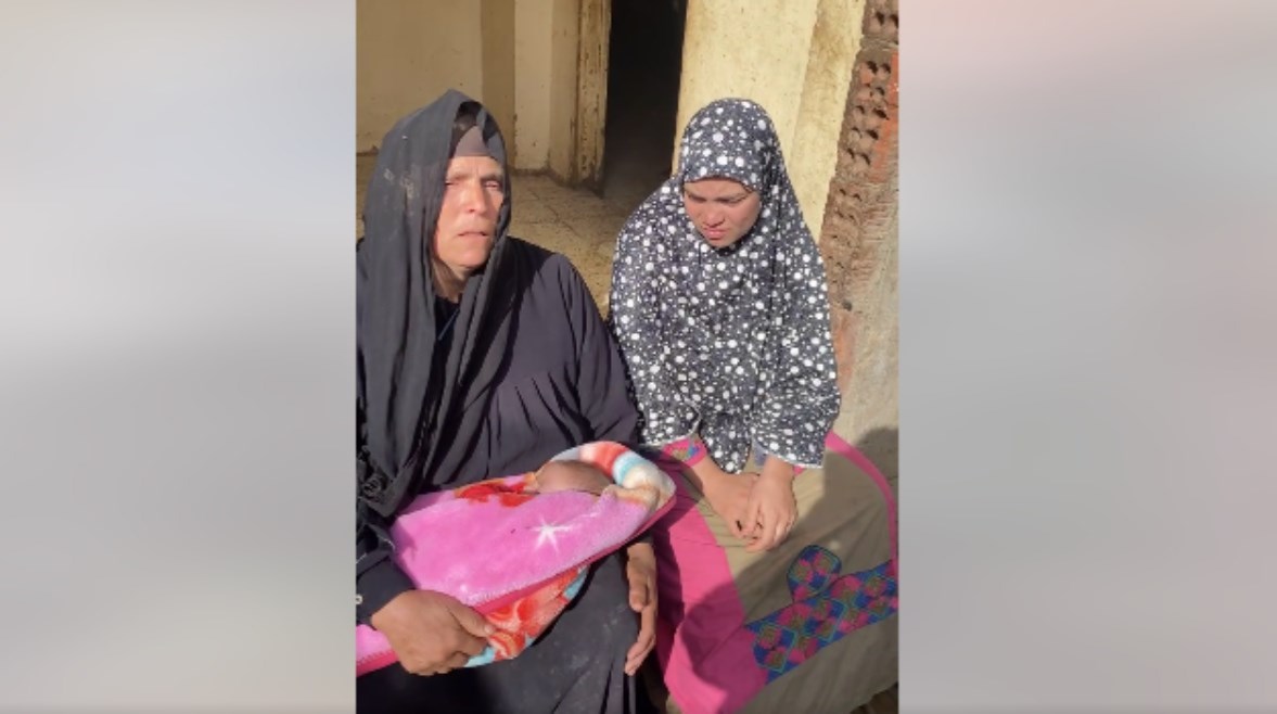 إيمان ووالدتها 