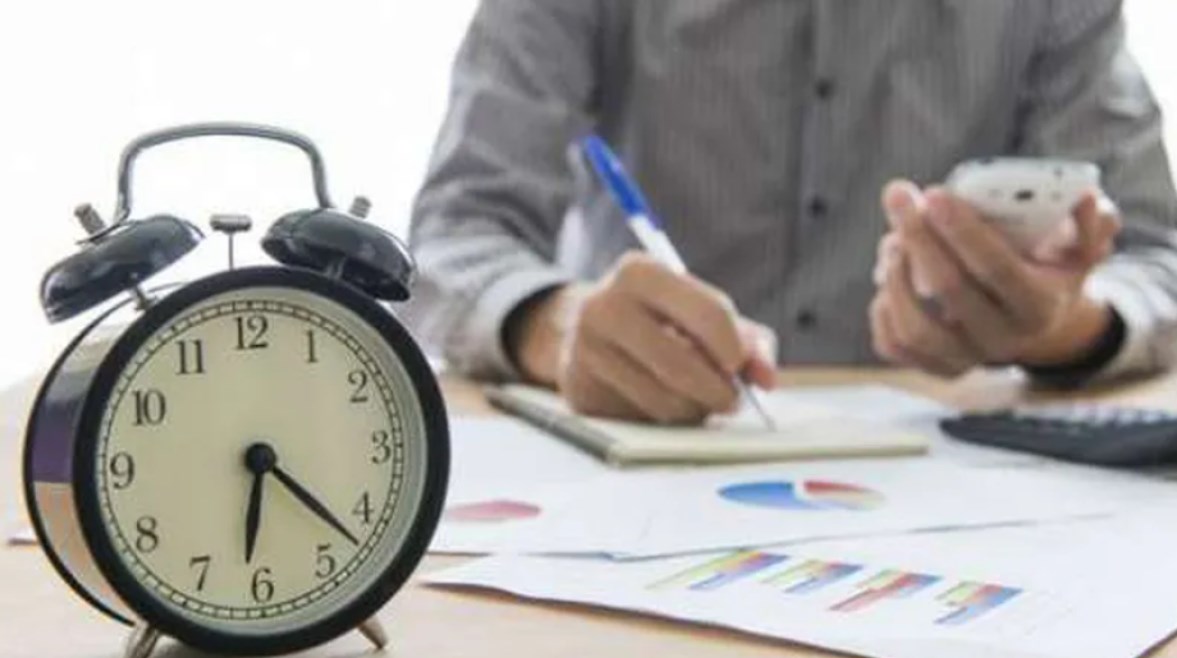 ساعات العمل - أرشيفية