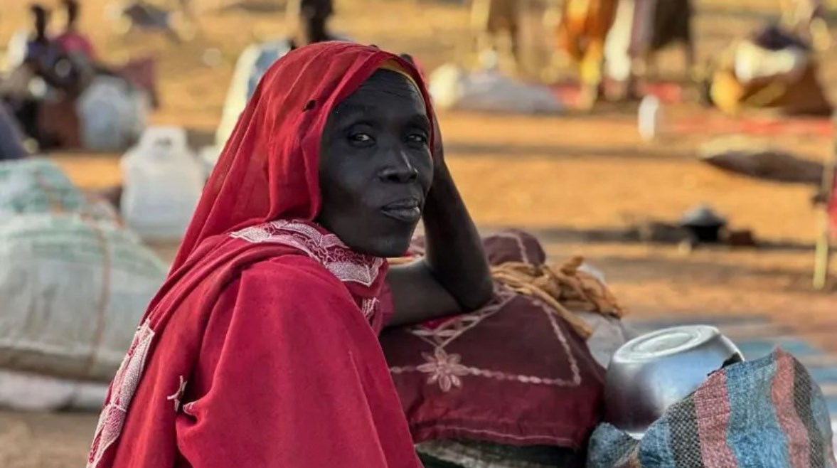 سيدة سودانية فرت من الفاشر