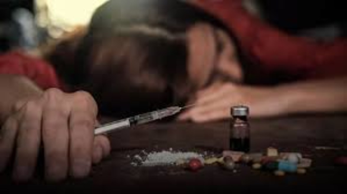 جرعة مخدرات تنهي حياة "مشردة"