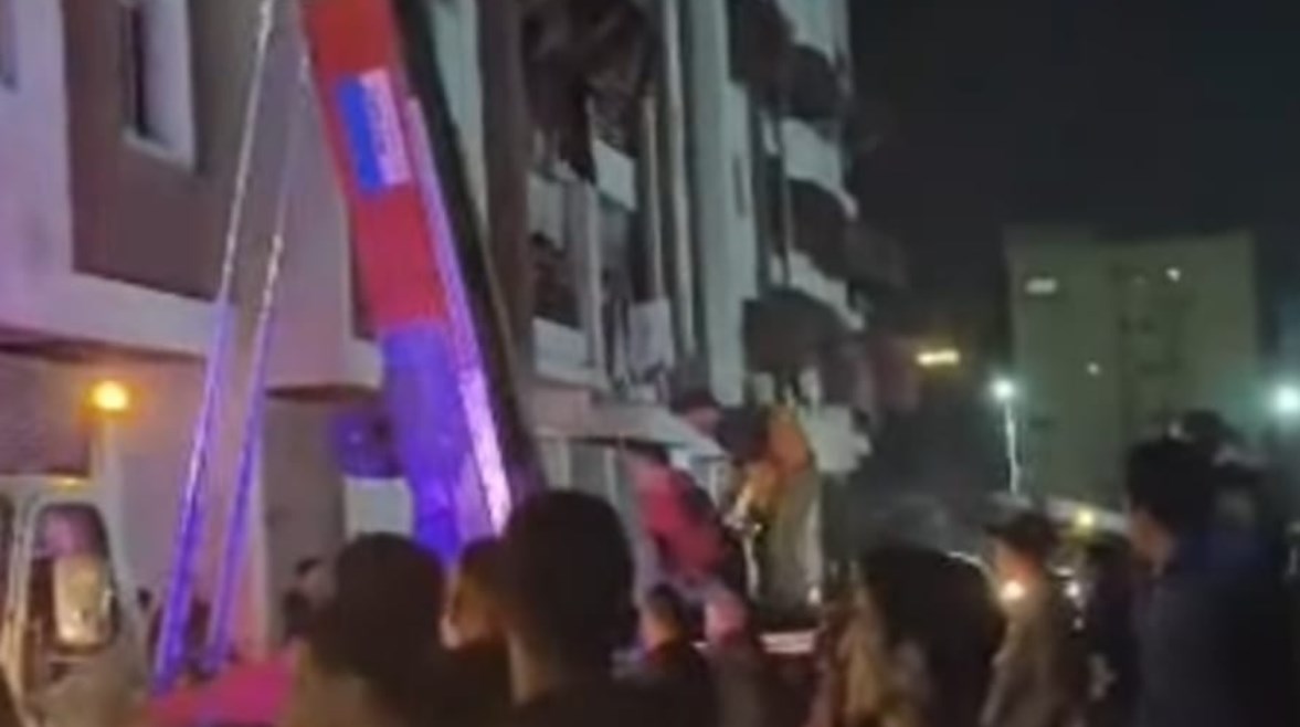 أوناش الإنقاذ تتدخل.. إخلاء سكان أبراج التعاوني ببورسعيد بعد اندلاع حريق مفاجئ داخل شقة سكنية