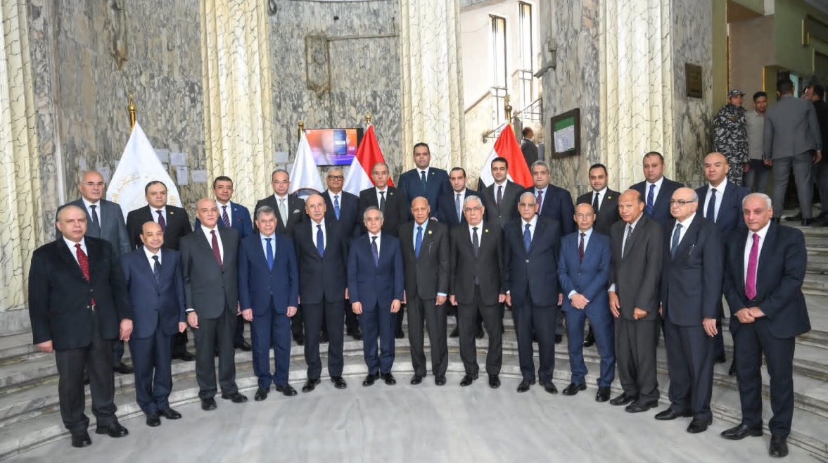 جانب من التوقيع