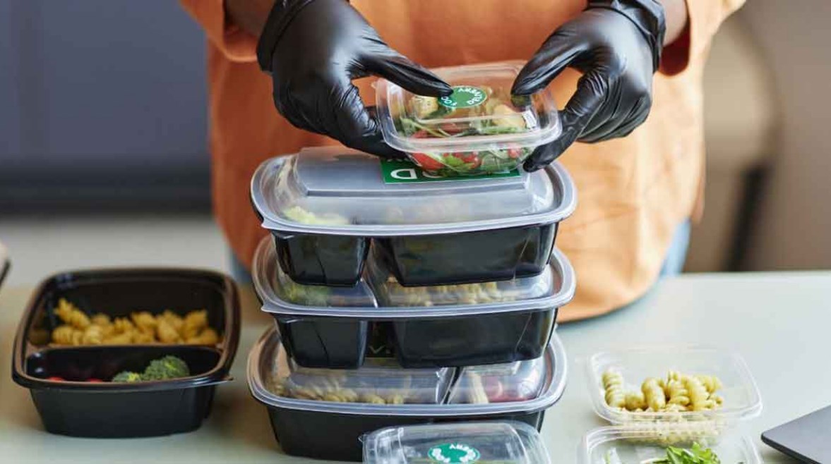 علب حفظ الطعام السوداء