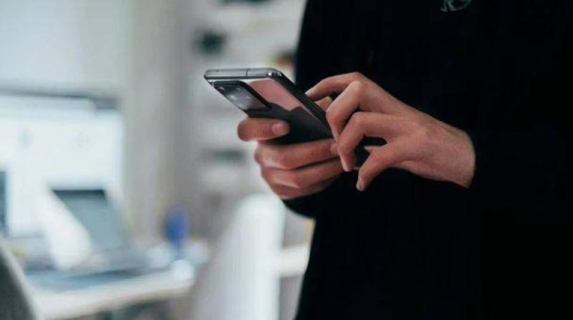 رسالة غامضة تشغل الشارع الإيراني 