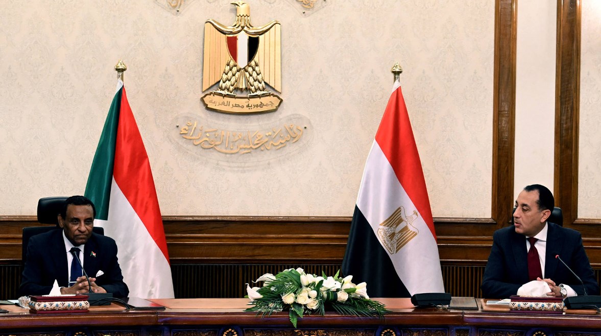 رئيس مجلس الوزراء، مصطفى مدبولي، ورئيس مجلس الوزراء الانتقالي لجمهورية السودان كامل إدريس