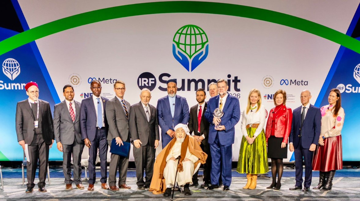 فوز رئيس مجلس الإمارات للإفتاء ورئيس منتدى أبوظبي للسلم، الشيخ عبدالله بن بيّه، بجائزة “صناع السلام”