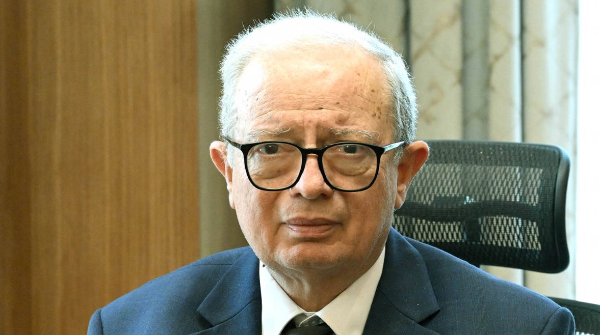 الدكتور حسين عيسى