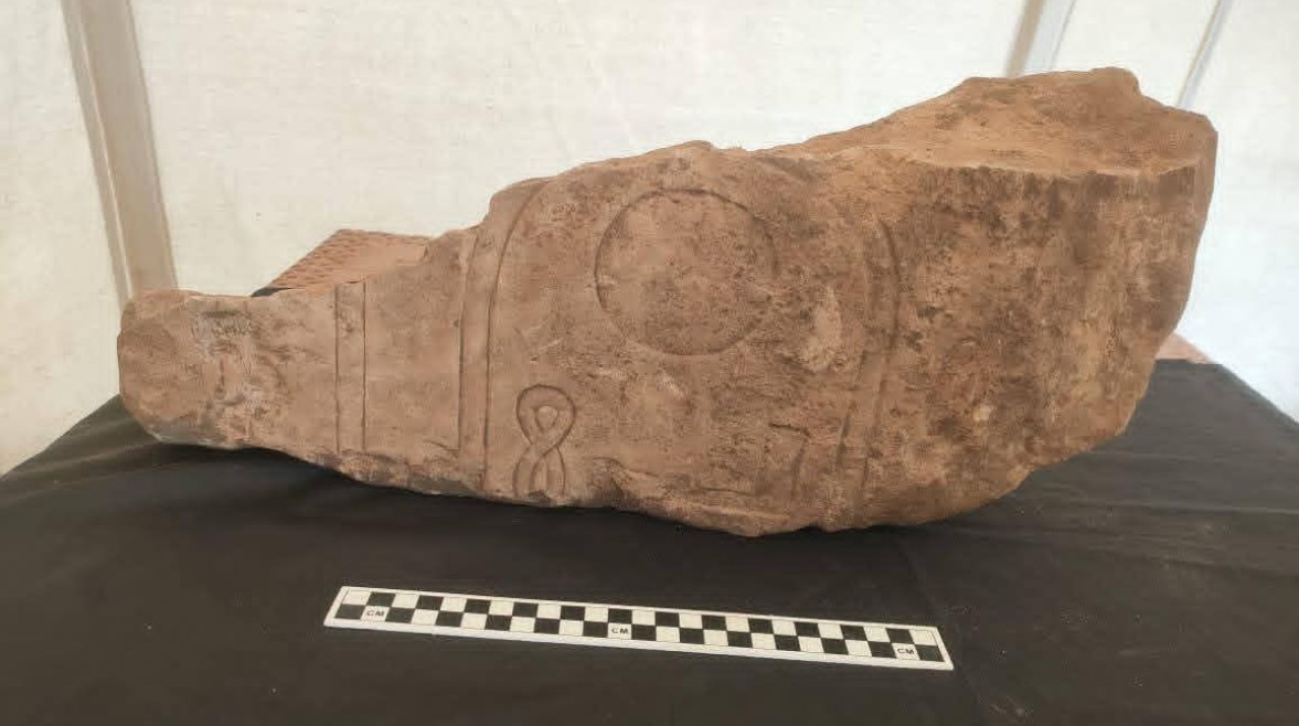 احد اكتشافات معبد الملك أبريس