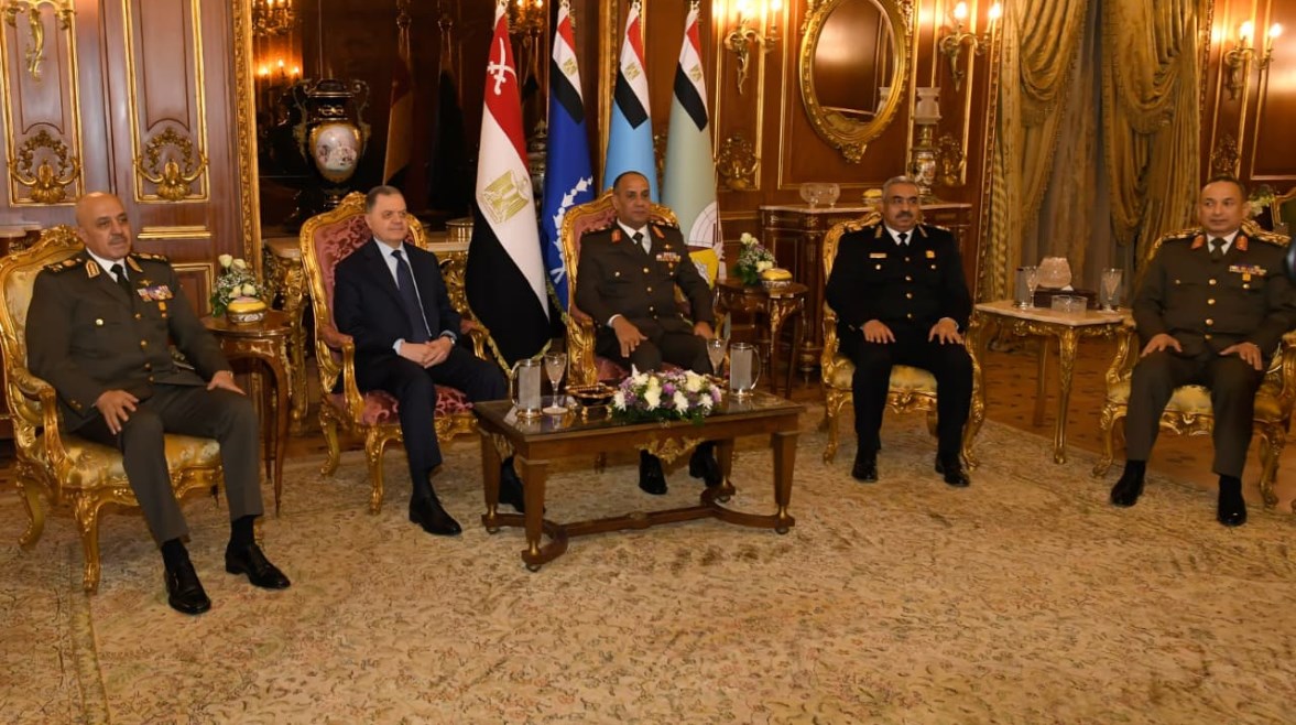 وزير الدفاع والإنتاج الحربي، الفريق أشرف سالم زاهر، ووزير الداخلية، اللواء محمود توفيق
