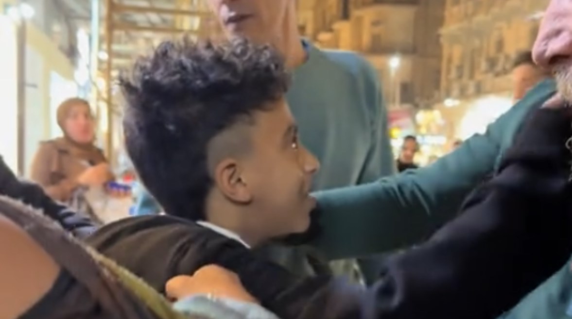 الطفل وجانب من الواقعة