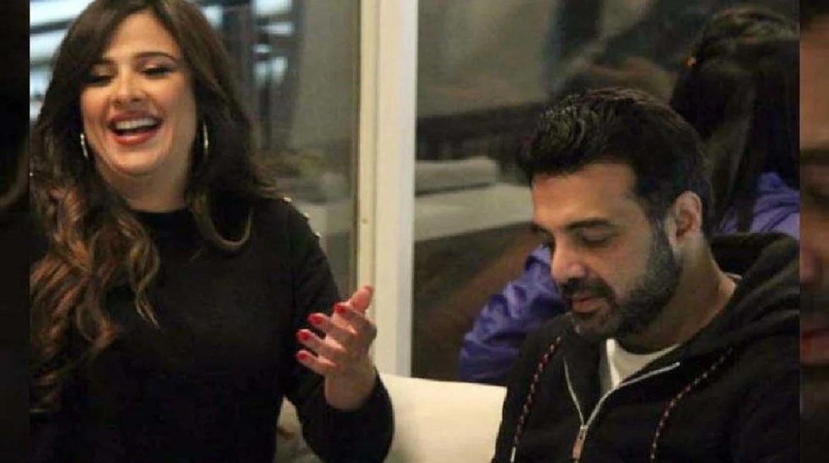 عمرو محمود ياسين وياسمين عبدالعزيز