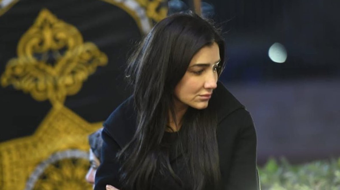 مي عمر في عزاء والدها