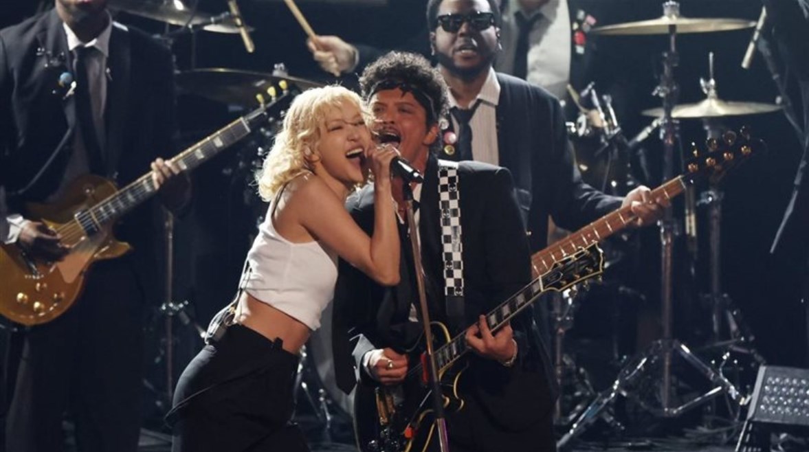 روزي وبرونو مارس