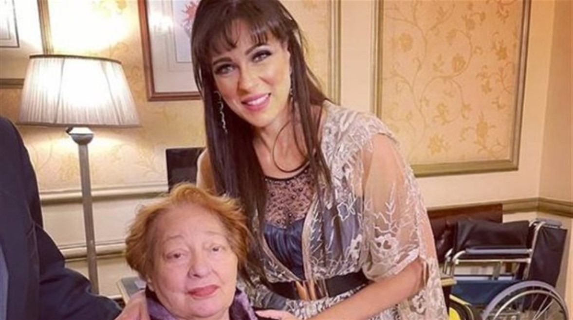  نورهان شعيب ووالدتها