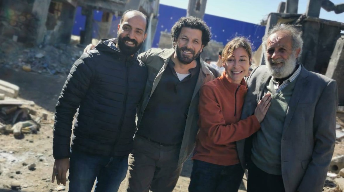 كامل الباشا ومنة شلبي وإياد نصار في كواليس مسلسل صحاب الأرض