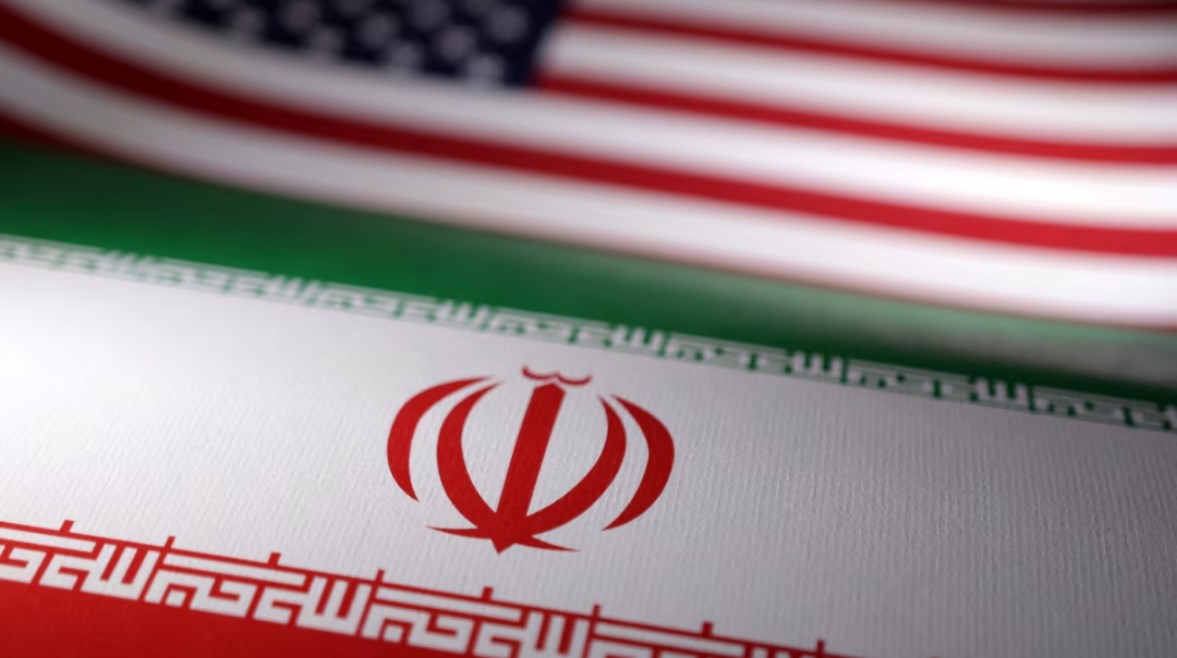 العلمان الأمريكي والإيراني