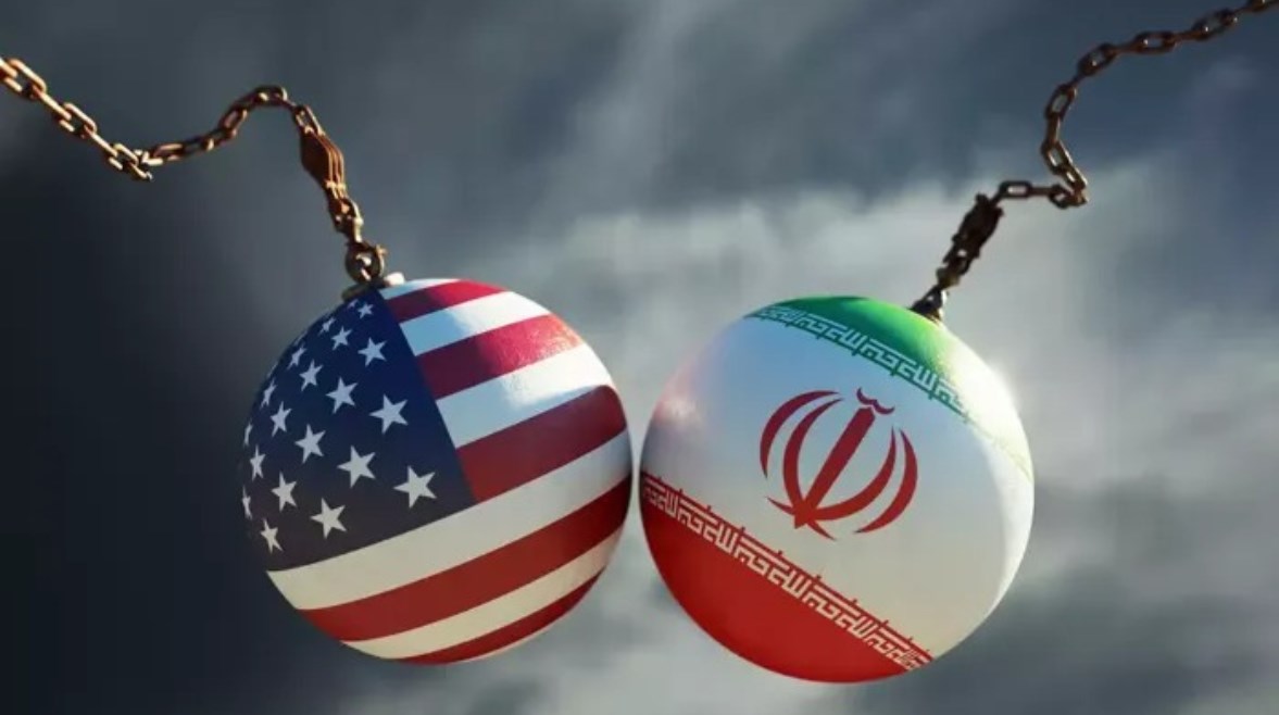 علم إيران وعلم أمريكا