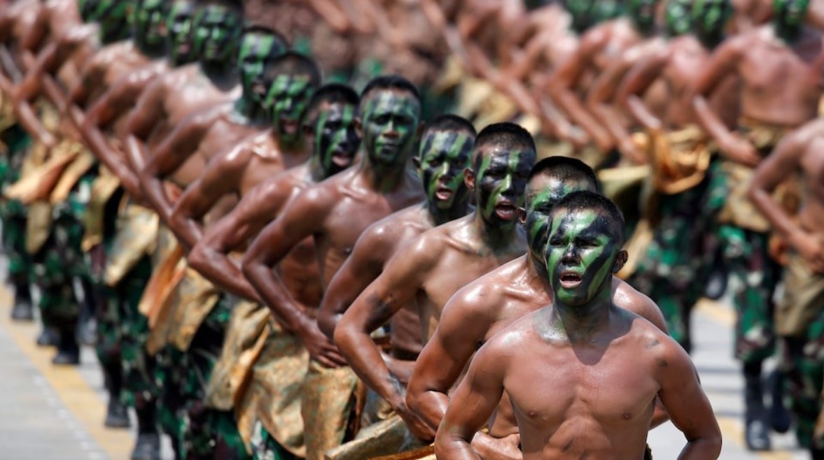 أفراد من الجيش الإندونيسي 