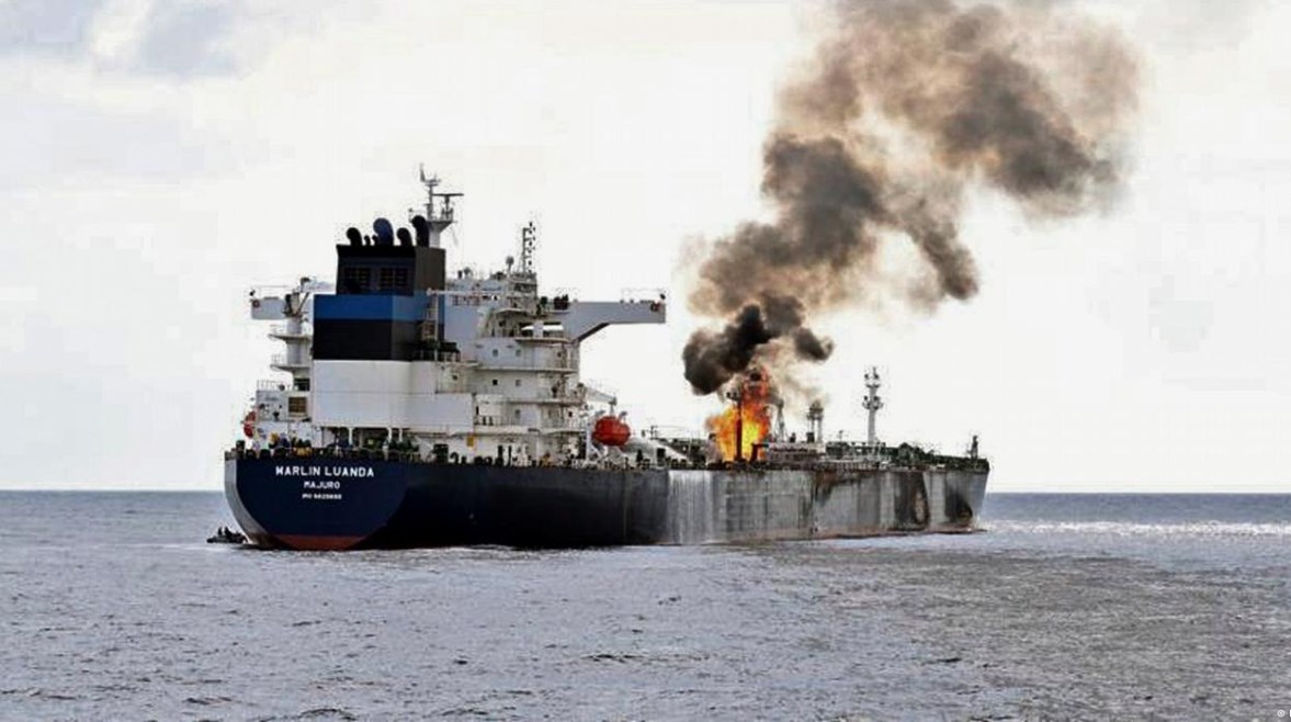  الحوثيون يلوحون بالعودة للهجمات على سفن البحر الأحمر 