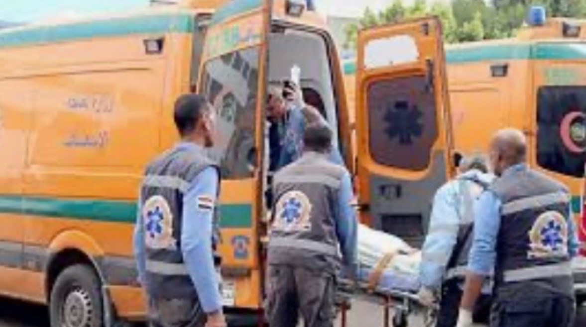 سيارة إسعاف تنقل المصابين - أرشيفية