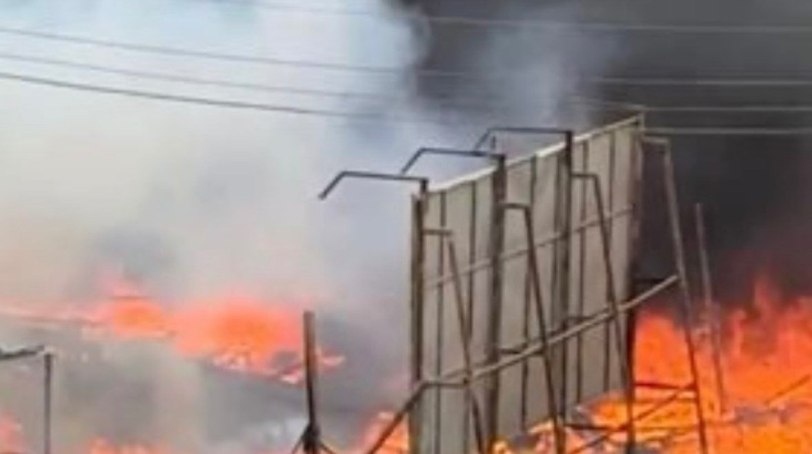 جانب من الحريق 