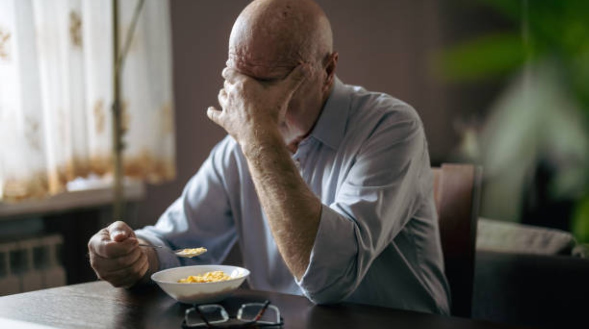 رجل يعاني من الاكتئاب- تعبيرية