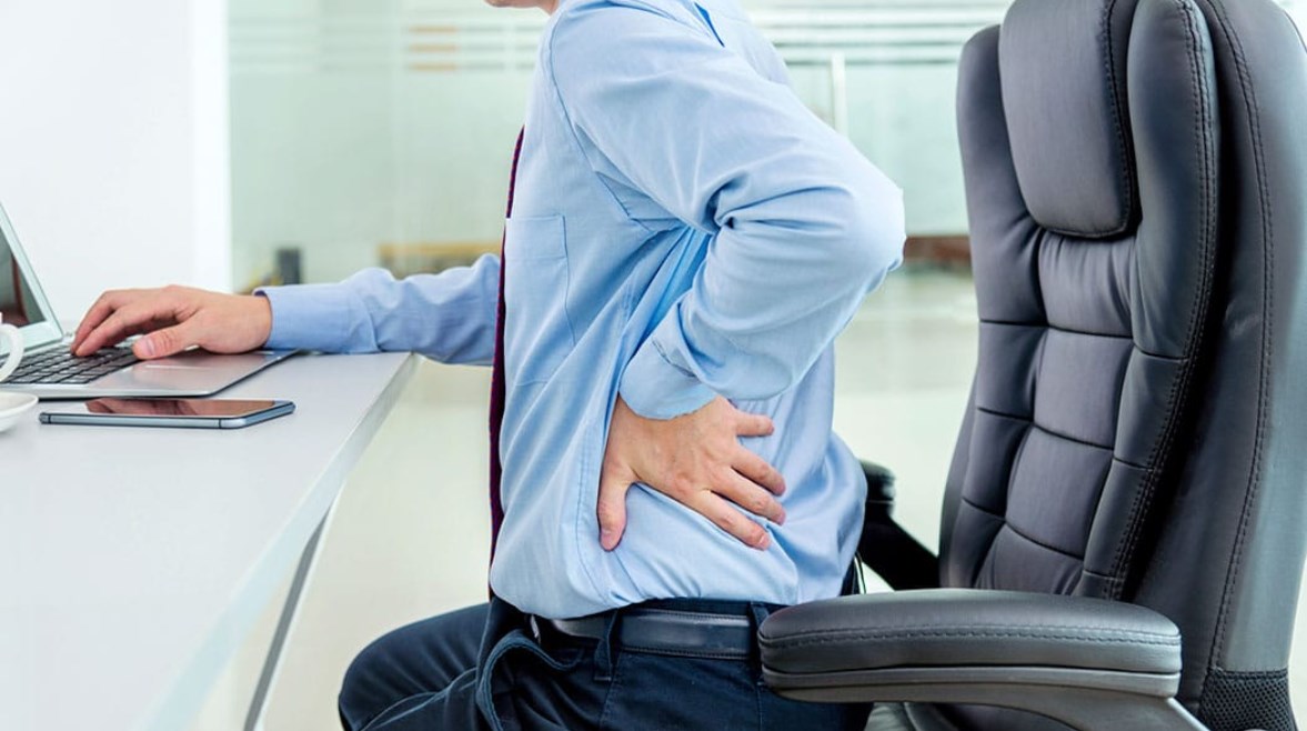 الجلوس على المكتب 