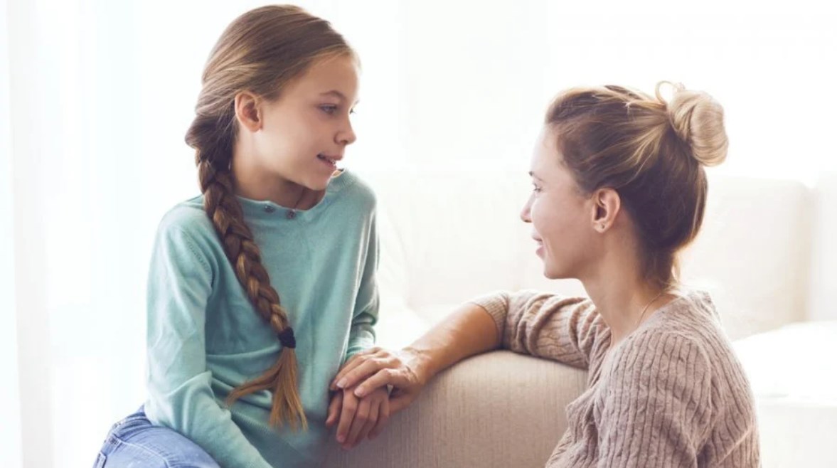 علاقة الأم وابنتها- تعبيرية 