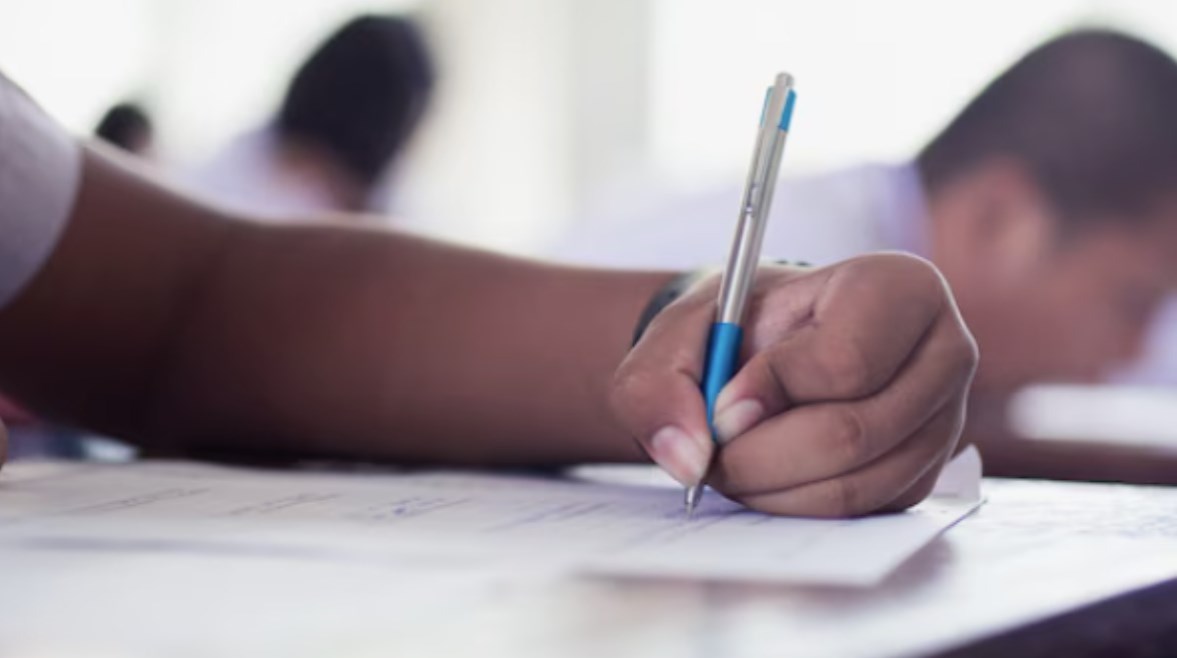  التقييم الأسبوعي للصف الثاني الإعدادي عربي