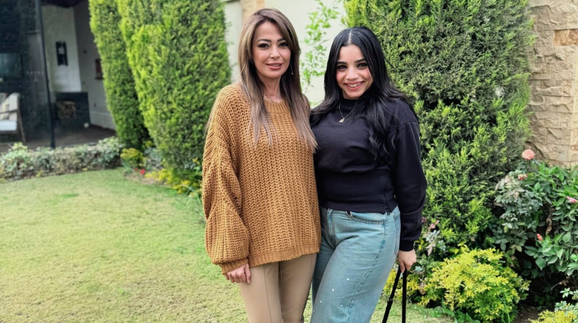 الفنانة داليا مصطفي مع محررة تليجراف مصر 