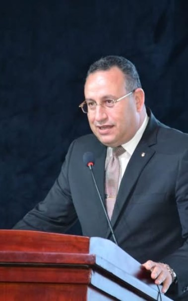  الدكتور عبد العزيز قنصوة