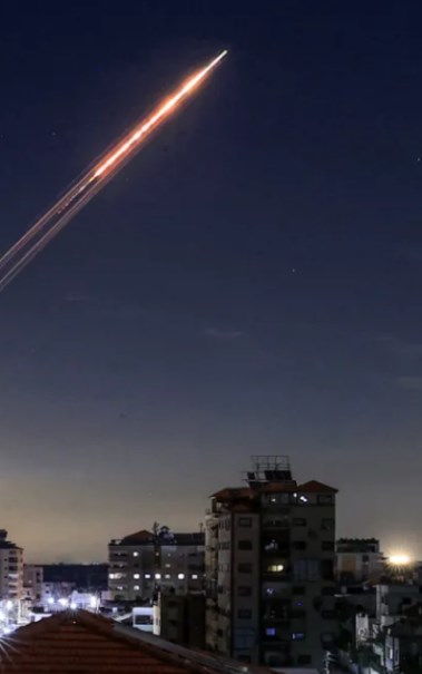 الصاروخ الإيراني "خرمشهر 4" في سماء إسرائيل